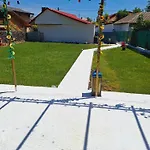 Casa La Bunicu - Curte Privata & Liniste بيت للعطل تيشيرغيول